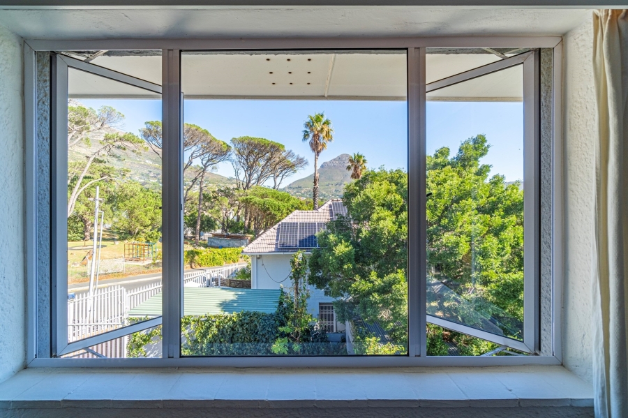 2 Bedroom Property for Sale in Vredehoek Western Cape
